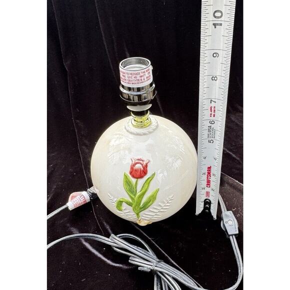 MWW Market Manual Woodworkers & Weavers Botanical Bulb Tulip Ceramic Lamp￼ - Picture 8 of 9